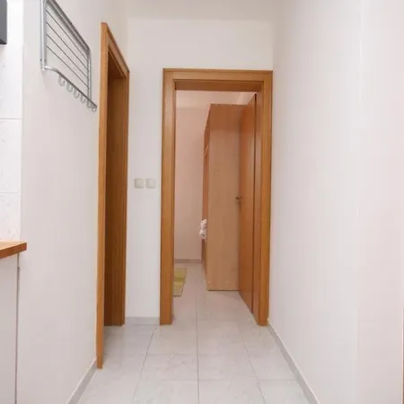 Apartman Apartments With Parking Space Mandre, Pag - 6405 Kolan