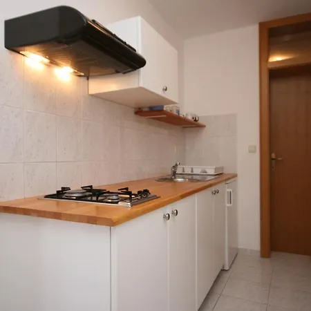Apartman Apartments With Parking Space Mandre, Pag - 6405 Kolan