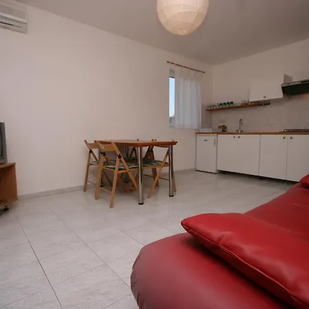 Apartments With Parking Space Mandre, Pag - 6405 Kolan