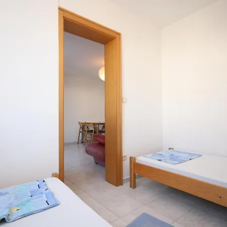 Apartments With Parking Space Mandre, Pag - 6405 * Kolan