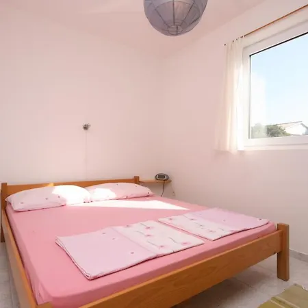 With A Parking Space Mandre, Pag - 6405 Apartman