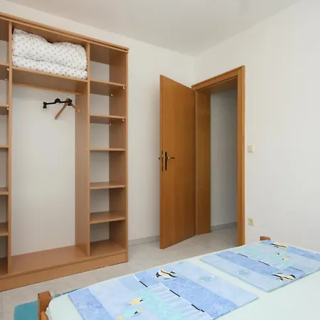 With A Parking Space Mandre, Pag - 6405 Apartman Kolan