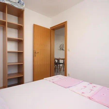 Apartman With Parking Space Mandre, Pag - 6405 Kolan