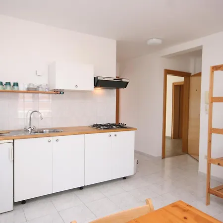 Apartman With Parking Space Mandre, Pag - 6405 Kolan
